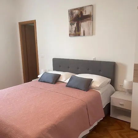 And Iva Apartment *