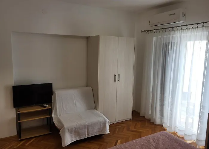 Apartman And Iva Pag Town