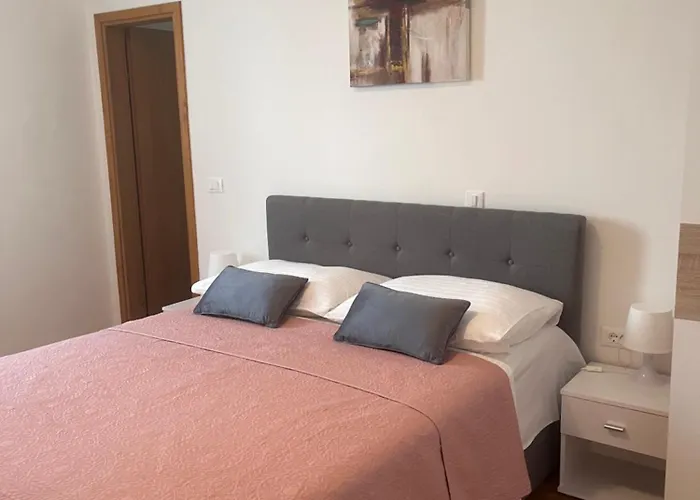 And Iva Apartment *